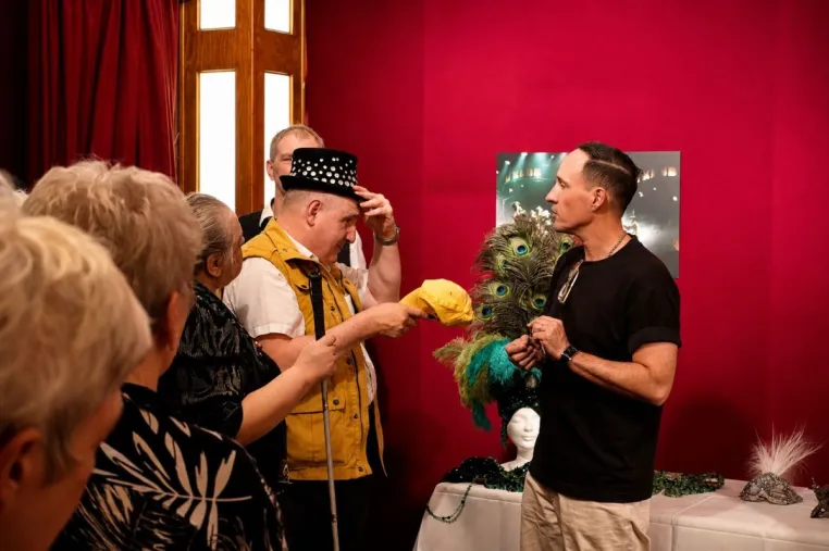 Berliner Spielplan Audiodeskription beginnt neue Spielzeit mit "Cabaret" Bild: Berliner Spielplan Audiodeskription beginnt neue Spielzeit mit "Cabaret"