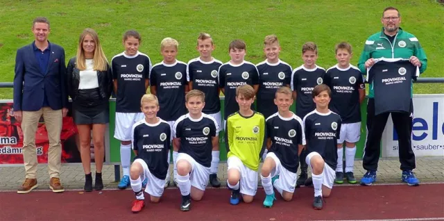 Bild: Provinzial Geschäftsstelle Mario Arend spendete Trikots für TuS Lindlar D-Jugend