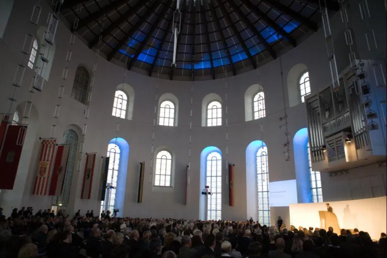 Bild: JAZZUNIQUE bereitet Bühne für „Internationalen Hochhauspreis 2008“ in der Paulskirche
