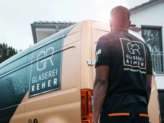 Bild: Maßarbeit aus Glas: Die Glaserei Reher verbindet traditionelles Handwerk mit modernen Ansprüchen