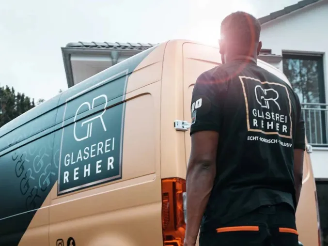Bild: Maßarbeit aus Glas: Die Glaserei Reher verbindet traditionelles Handwerk mit modernen Ansprüchen