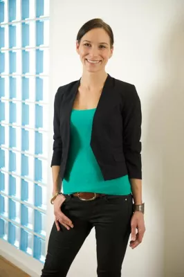 Bild: Neue Jahreszahl, neue Mitarbeiterzahl.