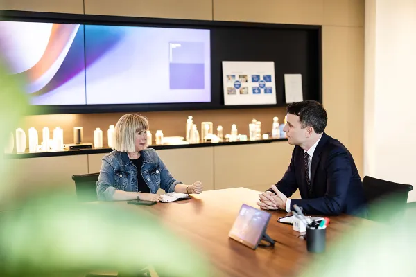 Bild: Analoger Kalender statt digitalem Dauerstress: NZZ berichtet ausführlich über MasterPlanning bei Alpla