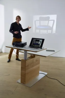 Bild: Geschäftstüchtig: Tisch PAVOS 2 begeistert als Business-Table