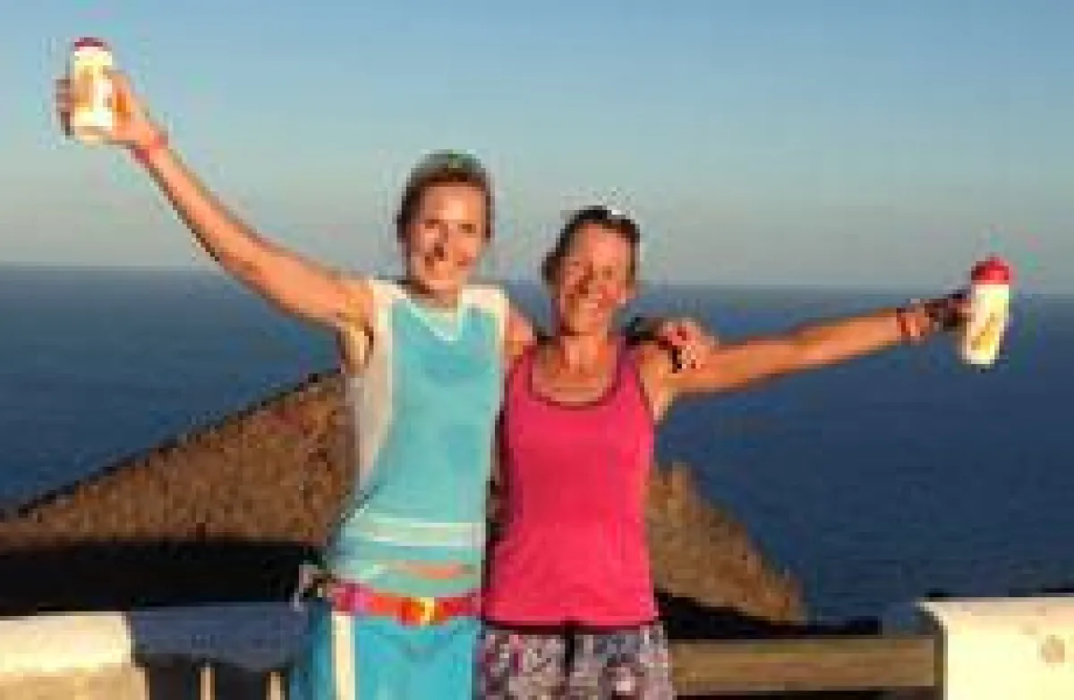 IOS-Markenbotschafterin und Triathletin Mareen Hufe (rechts) mit ihrer Laufpartnerin Anke Lehmann.