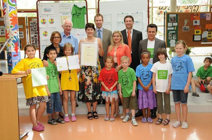 Bild: Freude bei Sieger des Enerix-Umwelpreises 2010