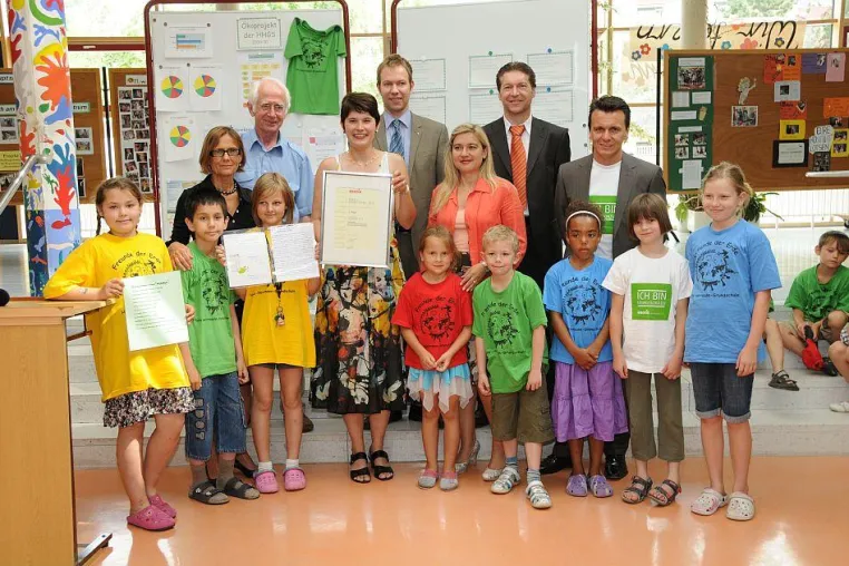Bild: Freude bei Sieger des Enerix-Umwelpreises 2010