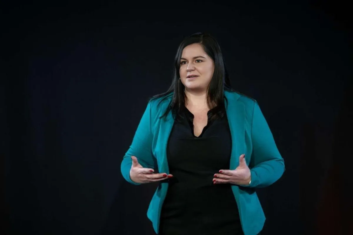 Daniela Stadler bei ihrem Auftritt am 16. Internationalen Speaker Slam (© Foto Credits: Justin Bockey)