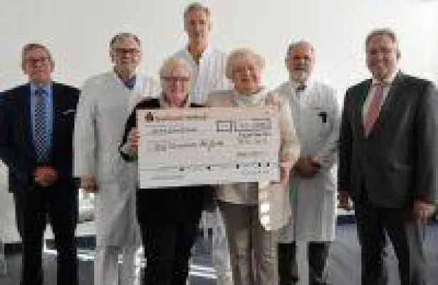 Bild: Margot Schmitt unterstützt mit 10.000 Euro neues Leberfunktions-Testverfahren