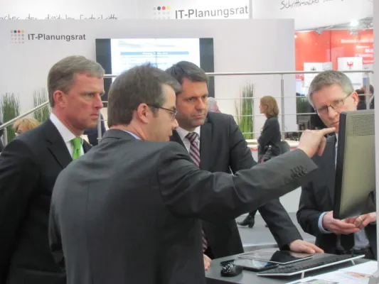Bild: Besucher der CeBIT 2014 erlebten ein einzigartiges Programm auf dem Stand der net-Com AG im Public Sector Parc