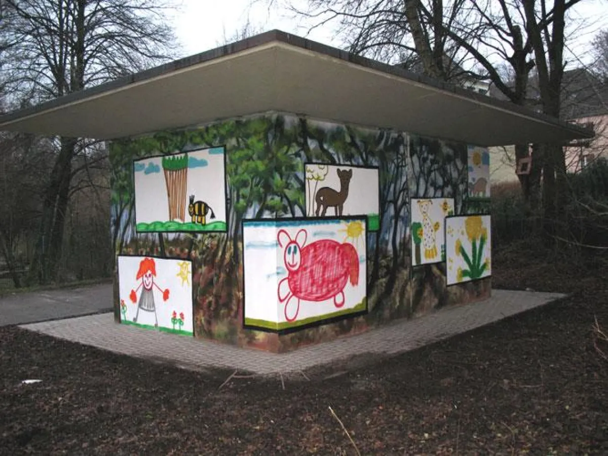 Mit Graffiti-Kunst verschönerte Stromstation