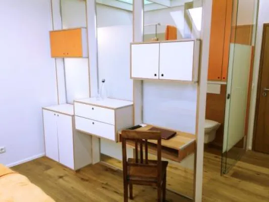 Bild: Eichenfrau präsentiert sein kinderleicht aufzubauendes Möbel-System auf den Coburger Designtagen