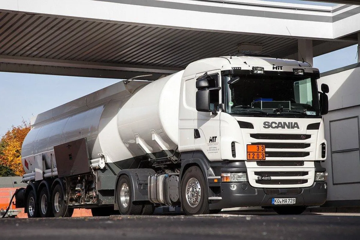 Lkw der HTT Hartmann Logistik GmbH