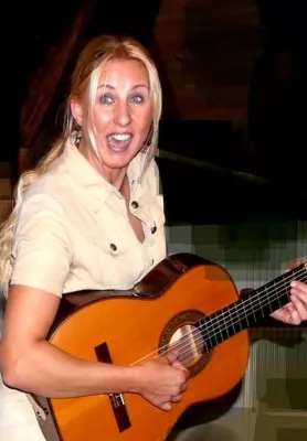 Fröhliche musikalische Sommernacht mit Claudia Pohel Bild: Fröhliche musikalische Sommernacht mit Claudia Pohel