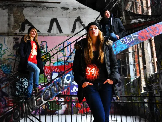 Bild: Do-Change – Hockey-Nationalspielerin Lena Jacobi unterstützt sozial engagiertes Modelabel