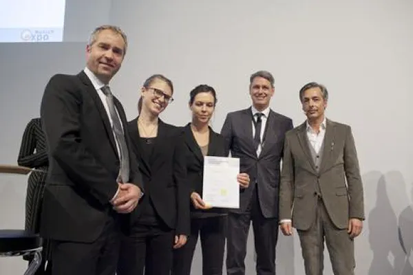 Gold für ETTLIN lux® MoodGewebe beim 10. MATERIALICA Design + Technology Award 2012 in der Kategorie Material Bild: Gold für ETTLIN lux® MoodGewebe beim 10. MATERIALICA Design + Technology Award 2012 in der Kategorie Material