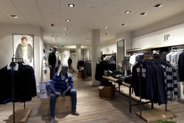 Neues Modelabel „JP 1880“ eröffnet erstmals Shops Bild: Neues Modelabel „JP 1880“ eröffnet erstmals Shops