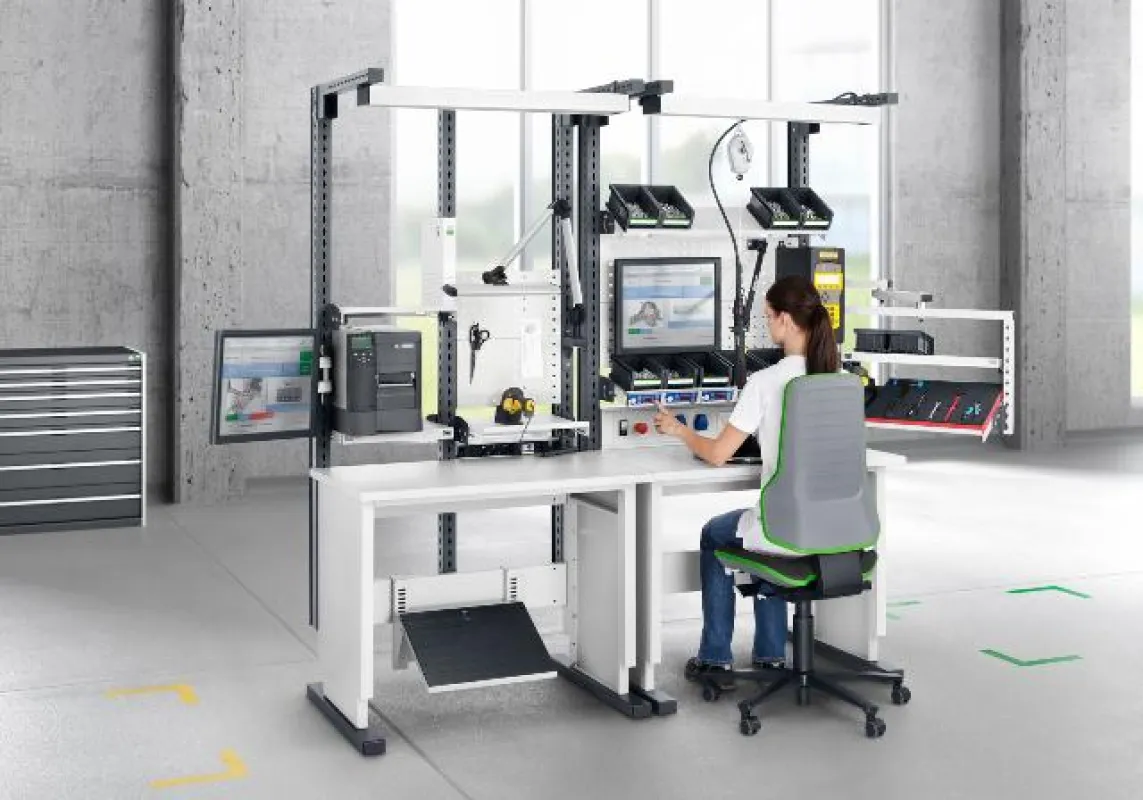 avero Arbeitsplatz mit Pick-to-Light-System
