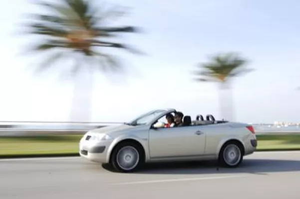 Bild: Erntezeit für Mietwagen-Urlauber