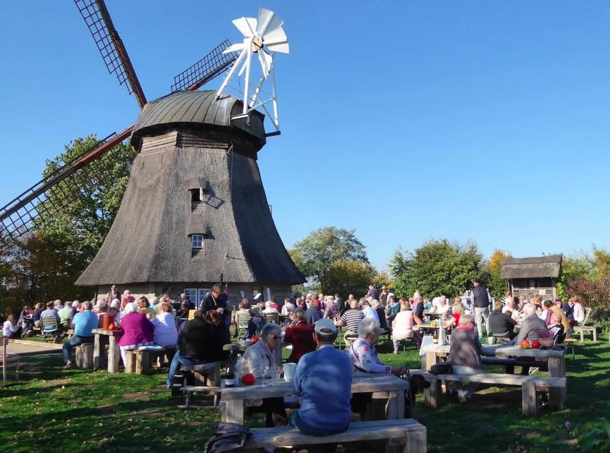 Tolle Kulisse der Premiere: Die Grebiner Mühle