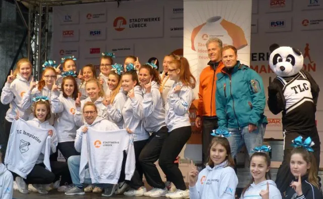 Bild: Stadtwerke Lübeck Trikot-Tausch: TuS Lübeck TLC Temptation gewinnt neue Pullover