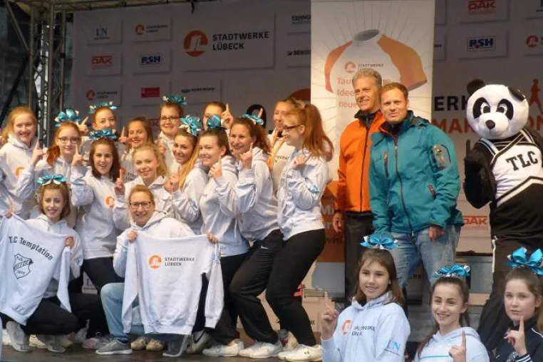 Bild: Stadtwerke Lübeck Trikot-Tausch: TuS Lübeck TLC Temptation gewinnt neue Pullover