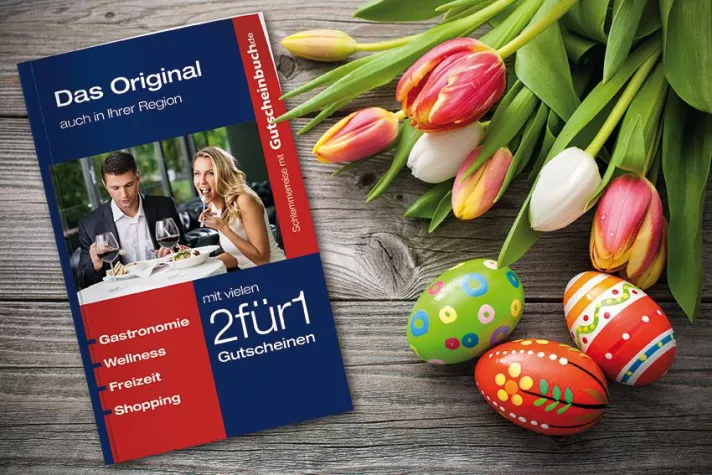 Bild: Ein blaues Osterei voller Überraschungen