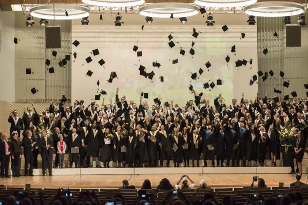 Bild: SRH Hochschule Berlin feiert ihre Absolventen