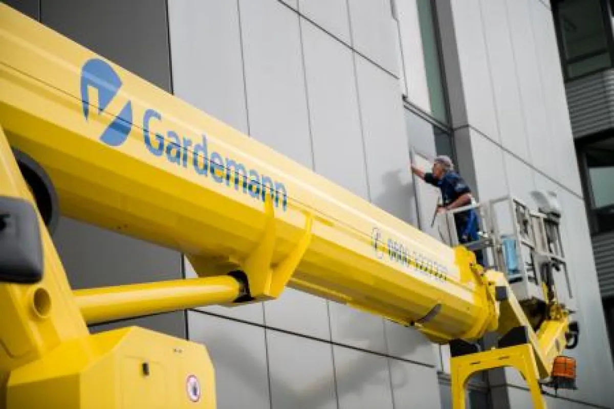 Die passende Maschine für den Einsatz. Die Gardemann Lkw-Arbeitsbühne GL330.