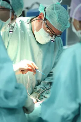 Bild: Reportage: Erlanger Ärzte rekonstruieren Zunge, Gaumen & Co aus Oberschenkelgewebe