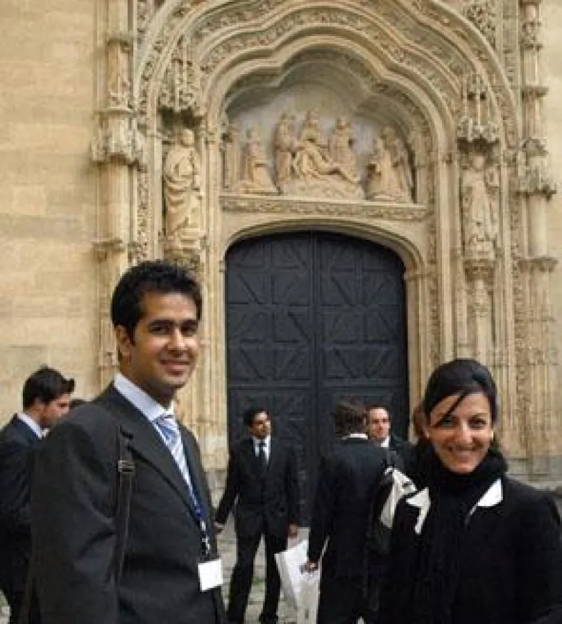 Studenten an der IE Universität in Segovia