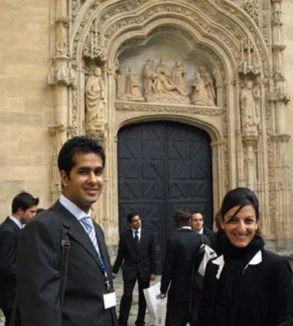 Bild: IE Universität bildet global denkende Pressesprecher und Journalisten aus