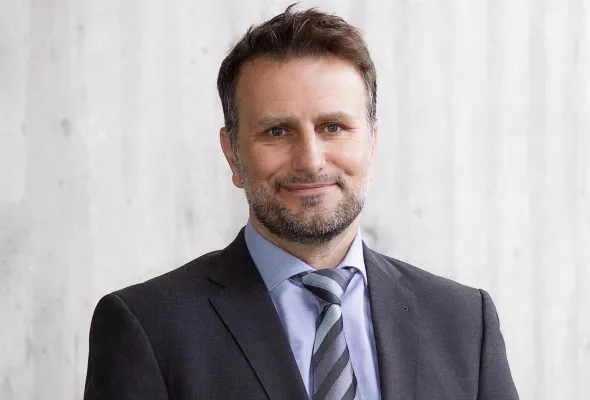 Bild: Neue Spitze für Neurochirurgie am UKR