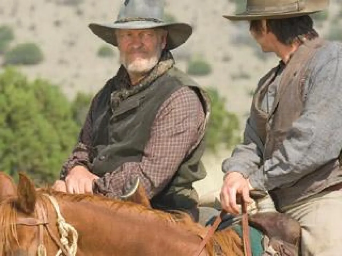 Clancy Brown und William Mapother spielen in The Burrowers