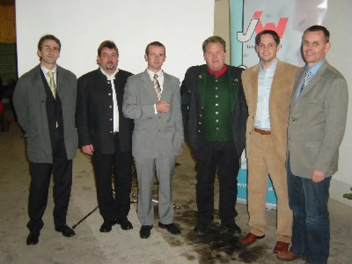 Direktor Wolfgang Pillichshammer (Oberbank), Franz Sturmberger (Sturmberger GmbH), DI Volker Dobringer
(Regionalmanagement Salzkammergut), Johann Gillesberger, Michael Mayr (Junge Wirtschaft Gmunden)