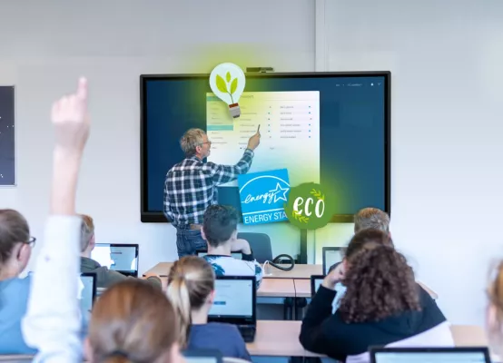 Bild: Wie Schulen mühelos Strom sparen: Mit der Digitafel Prowise Touchscreen Ten G2 den Energieverbrauch senken