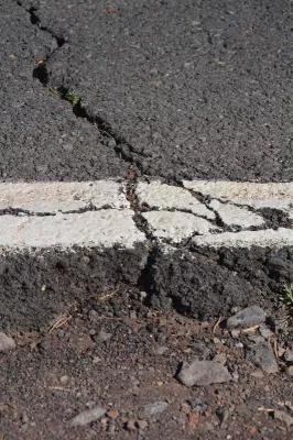 Bild: Stickoxide sind auch für die Straße ungesund