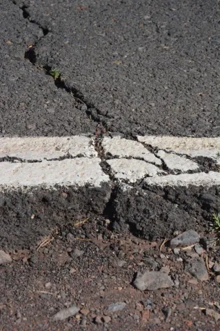 Bild: Stickoxide sind auch für die Straße ungesund