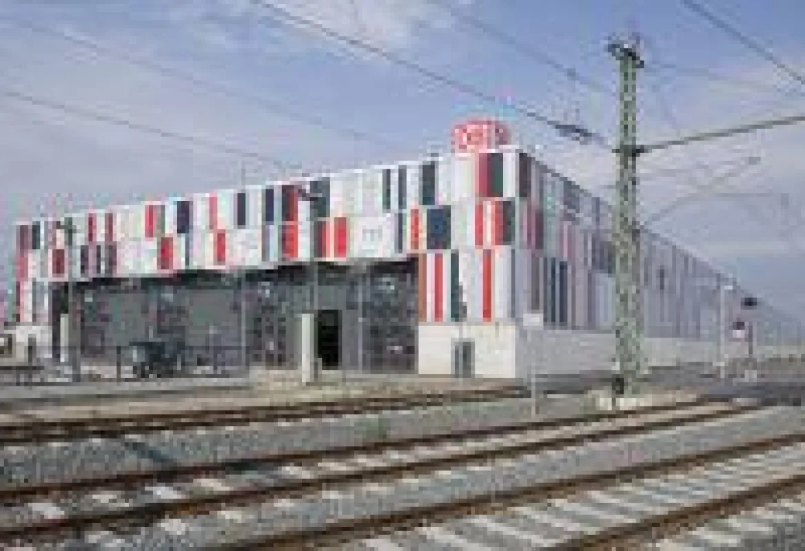 In Köln-Nippes ist eine neue Werkhalle für die Instandhaltung von ICEs der Deutschen Bahn entstanden. Foto: Rodeca GmbH
