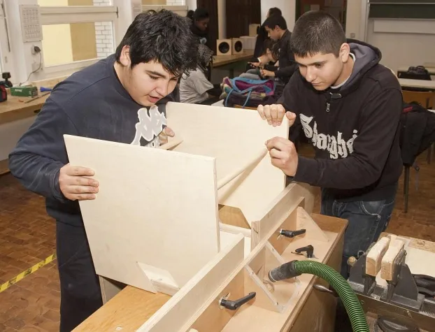 Bild: „Schüler machen Stühle“: Fertigungsprojekt kurz vor dem Abschluss