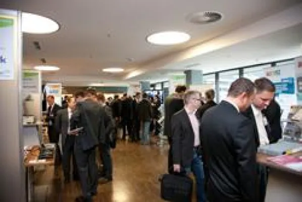 Bild: thetakom. präsentiert Trends und Nutzen bei „Voice + IP“