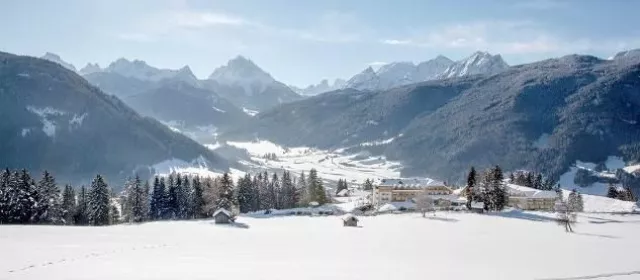 Bild: Wintertraum in den Dolomiten - Hotel Alpen Tesitin in Südtirol