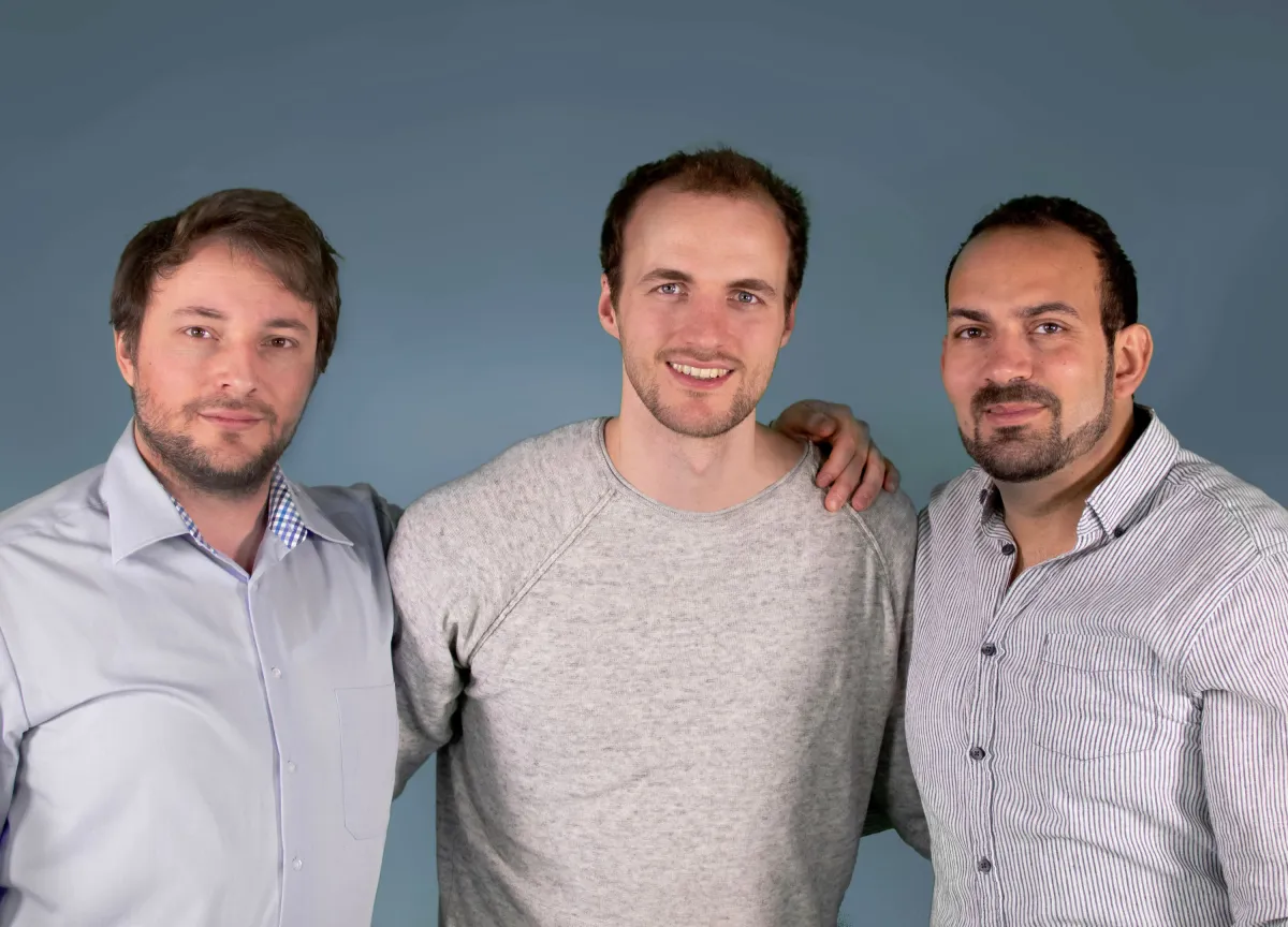 Freuen ich über das Investment: Felix Kruse, Johann Olsen, Nabil Imran (© io-dynamics)