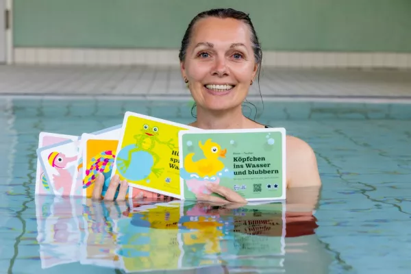 Bild: Schwimmkurs-Vorbereitung zu Weihnachten verschenken: Mit dem Kartenset „Spaß im Wasser“ 