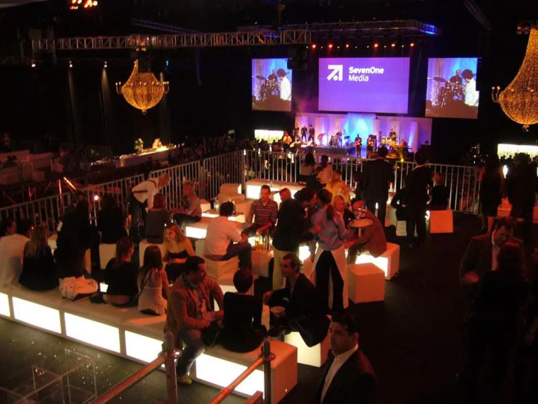 Entertainment royale