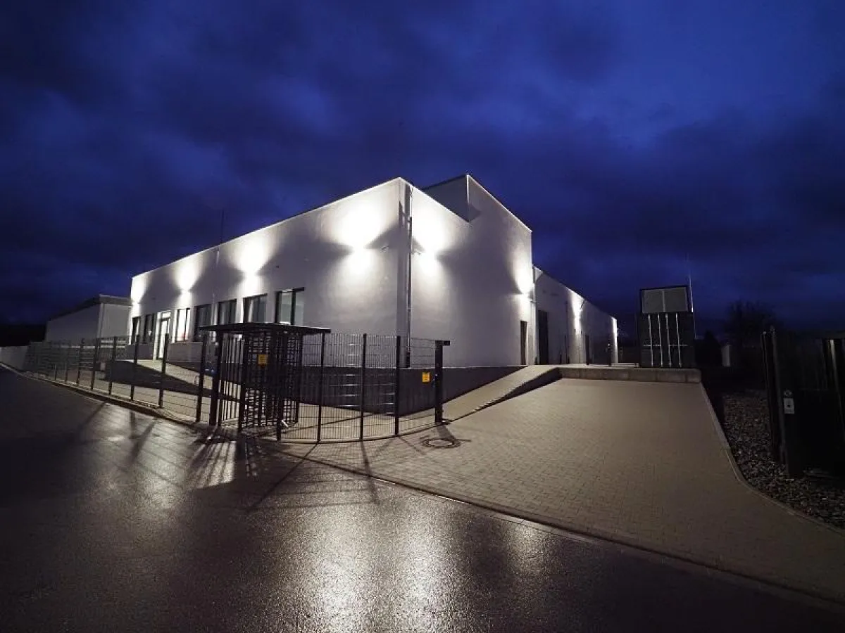 (c DC-Datacenter-Group GmbH