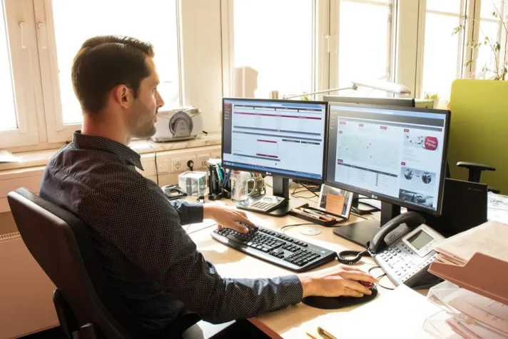 Bild: pei tel zeigt auf IAA erstmals Webportal für Fuhrparkbetreiber