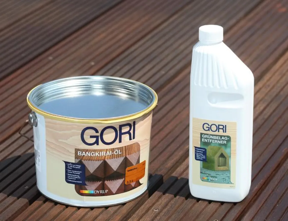 Exklusive Bangkirai-Terrasse: Mit Gori Bangkirai-Öl und Gori Grünbelag-Entferner wieder zu neuer Schönheit gebracht.