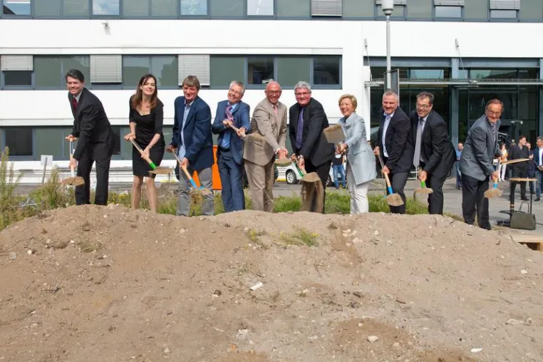 Bild: Spatenstich fur den Teilneubau am Max-­Planck-­Institut fur Chemische Energiekonversion