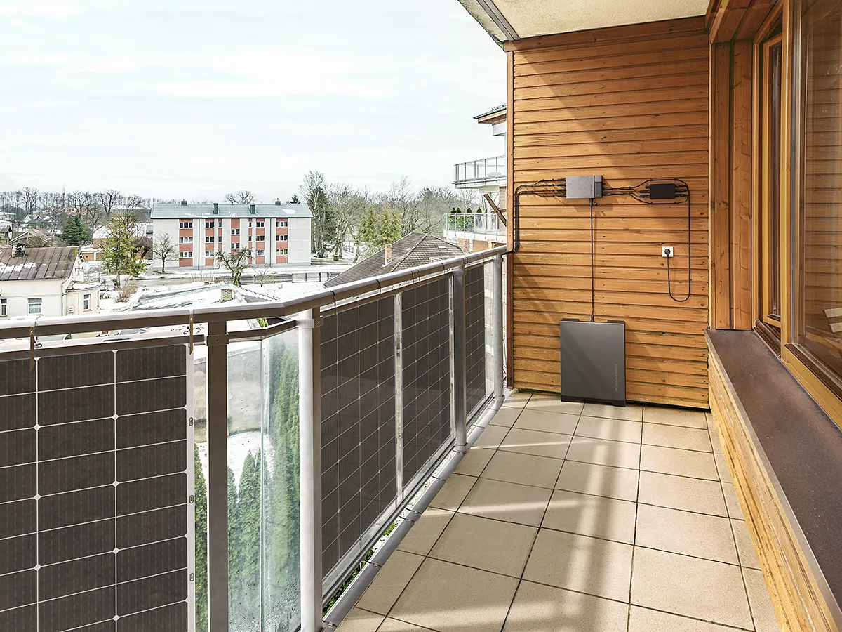 POWAFREE Balkon Solar (© BIGBLUE ENERGY)